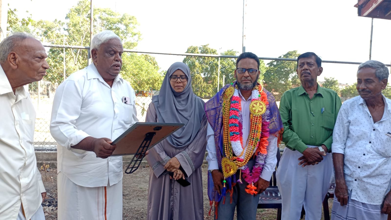 இடமாற்றம் பெற்று சென்ற முதியோர் மேம்பாட்டு உத்தியோகத்தருக்கு கௌரவிப்பு